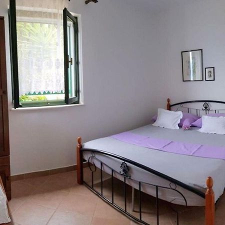 Holiday House Jakov Gdinj Екстериор снимка