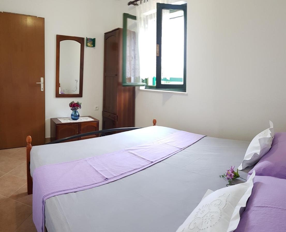 Holiday House Jakov Gdinj Екстериор снимка